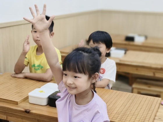 在歡樂的課堂里，孩子們沉浸在愉悅的氛圍中，享受著每一次的探索與學(xué)習(xí)~_副本.jpg