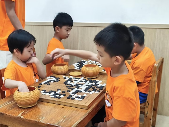在棋盤上，執(zhí)掌風云變化的小棋手_副本.jpg