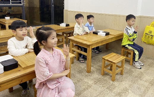 小棋手上起課來非常投入，勤奮認真的你，必定收到累累的碩果_副本.jpg